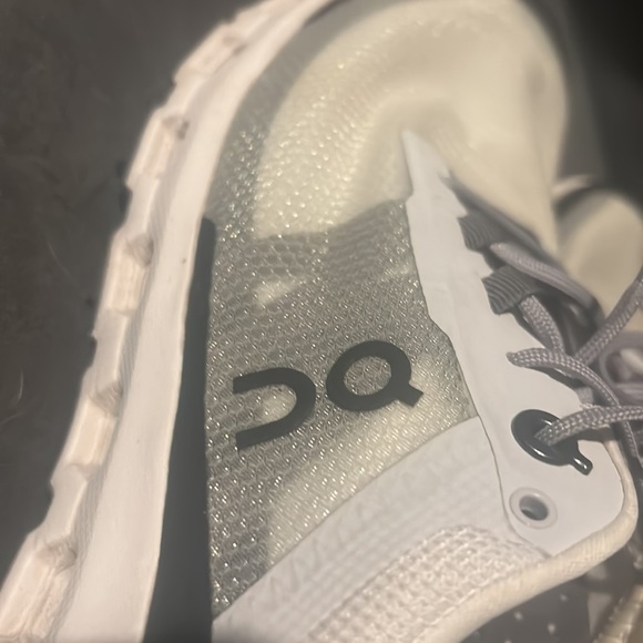 On Running, Cloud helion, 2 small tears you won’t see w pants. - Picture 2 of 11